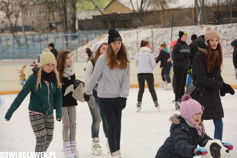 Sobota na lodowisku przy alei Chopina