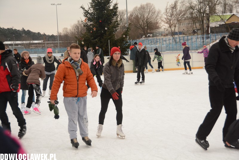 Sobota na lodowisku przy alei Chopina