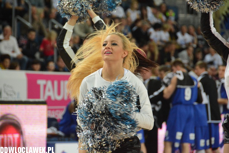 Cheerleaderki Anwilu na meczu z Kutnem
