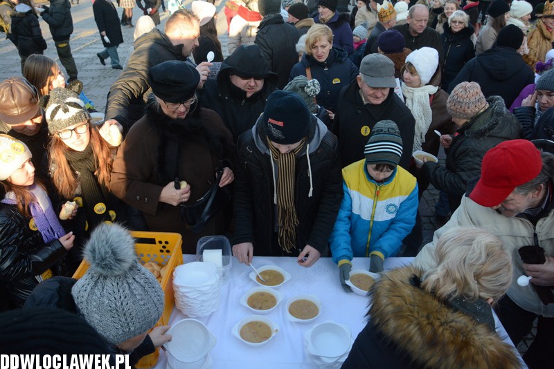 Poczęstunek grochówką po mszy
