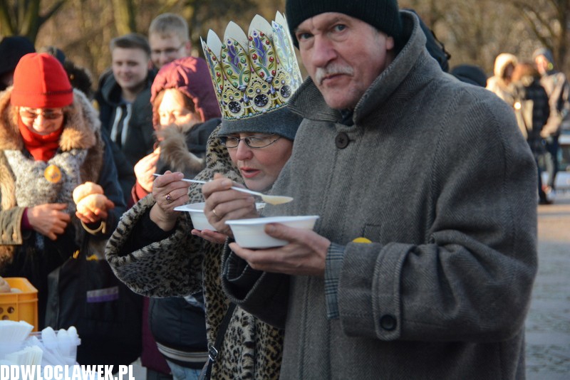 Poczęstunek grochówką po mszy