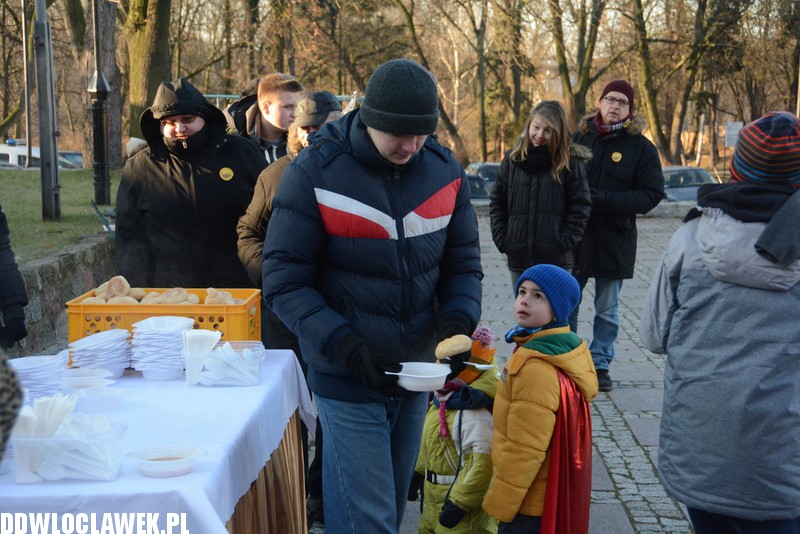 Poczęstunek grochówką po mszy