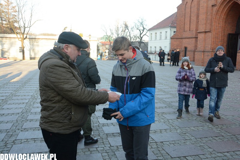 Poczęstunek grochówką po mszy
