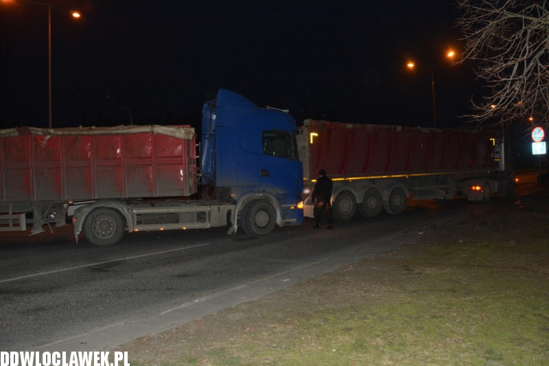 Kolizja tira i auta osobowego na Kruszyńskiej