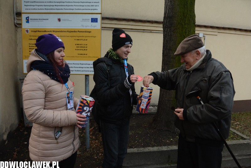 Wolontariusze WOŚP zbierają pieniądze