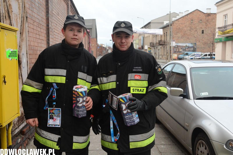 Wolontariusze WOŚP zbierają pieniądze