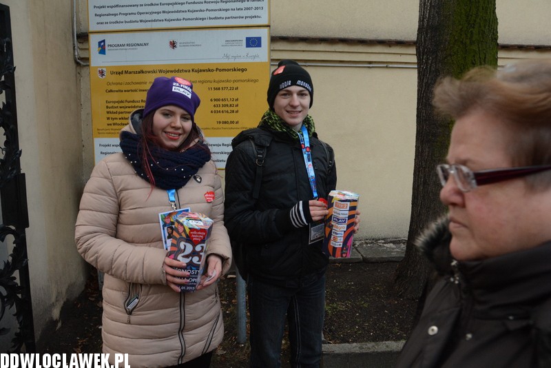 Wolontariusze WOŚP zbierają pieniądze