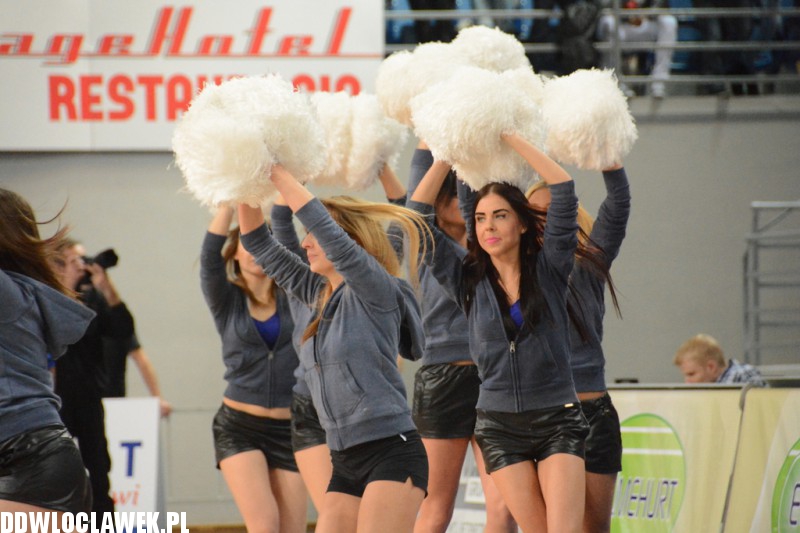Cheerleaderki Anwilu na meczu z Toruniem