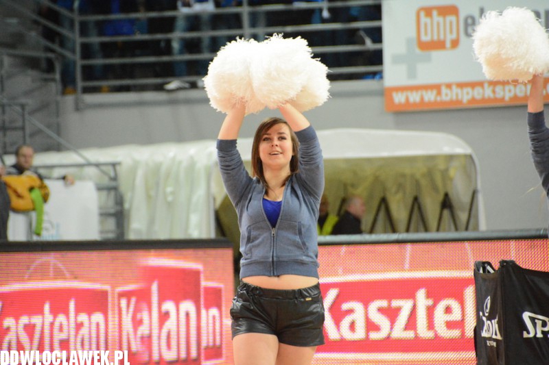 Cheerleaderki Anwilu na meczu z Toruniem