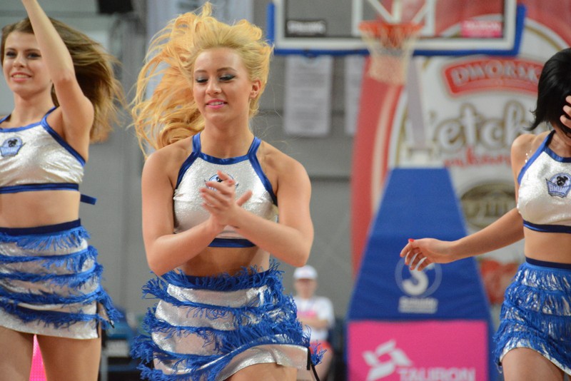 Cheerleaderki Anwilu na meczu z Rosą