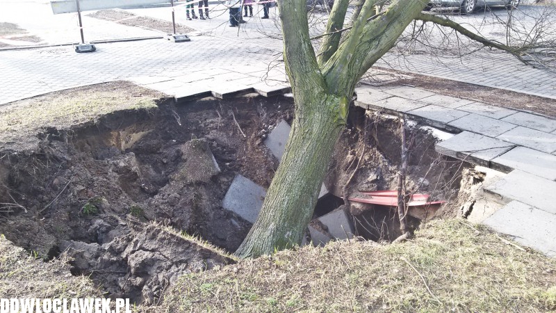 Zapadła się ziemia przy ul. Kaliskiej