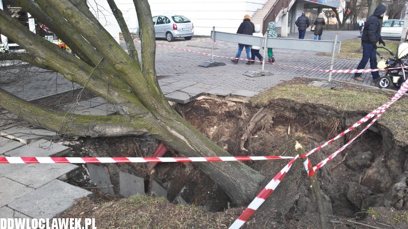 Zapadła się ziemia przy ul. Kaliskiej