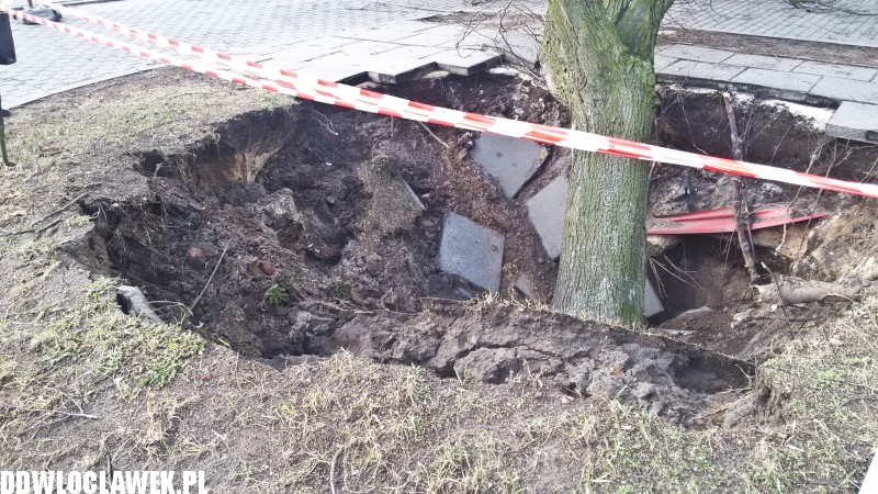 Zapadła się ziemia przy ul. Kaliskiej