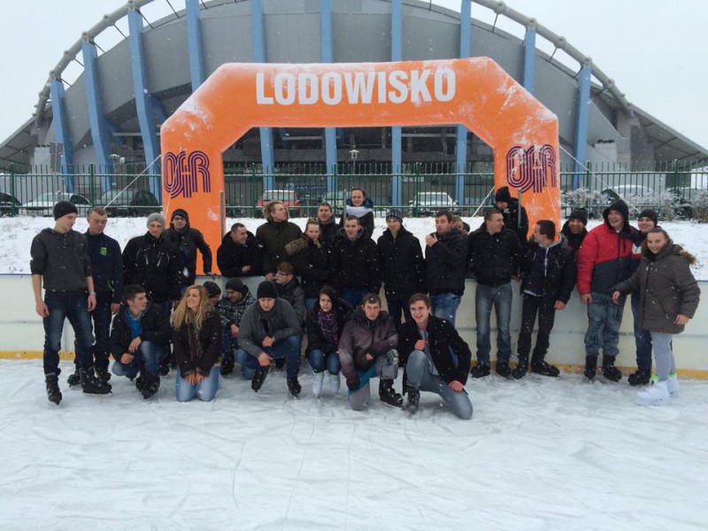Grupy zorganizowane na lodowiskach