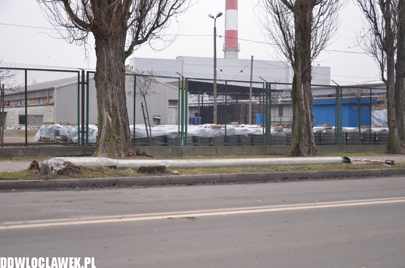 Radiowóz policyjny ściął latarnię