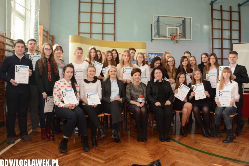 Wręczenie certyfikatów dla uczniów LMK