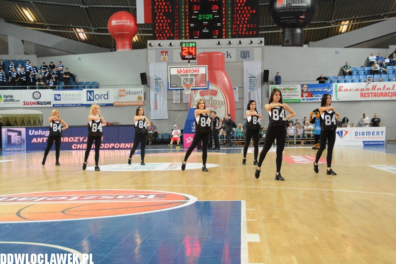 Cheerleaderki Anwilu na meczu z Polpharmą