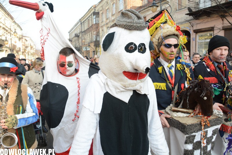Korowód grup zapustnych we Włocławku