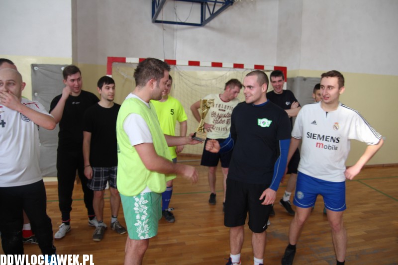 Studenci kontra absolwenci PWSZ