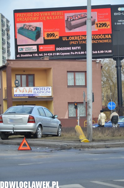 Kolizja na skrzyżowaniu Okrzei i Wroniej