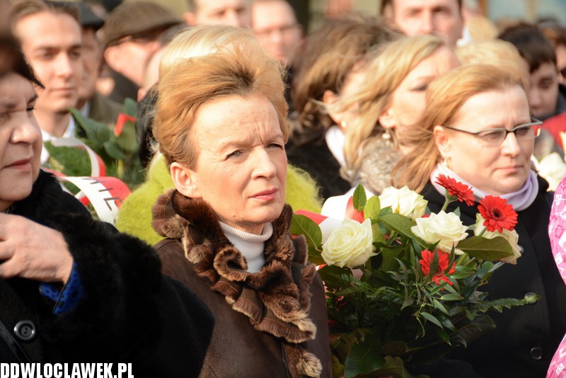 Odsłonięcie pomnika przy klasztorze