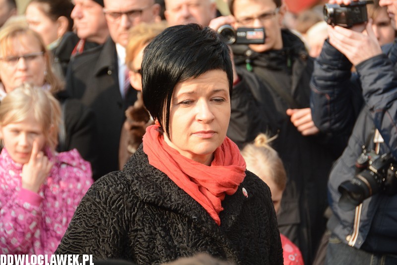 Odsłonięcie pomnika przy klasztorze