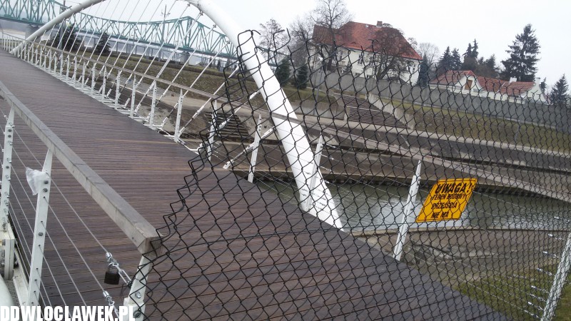 Kładka i przystań zamknięte