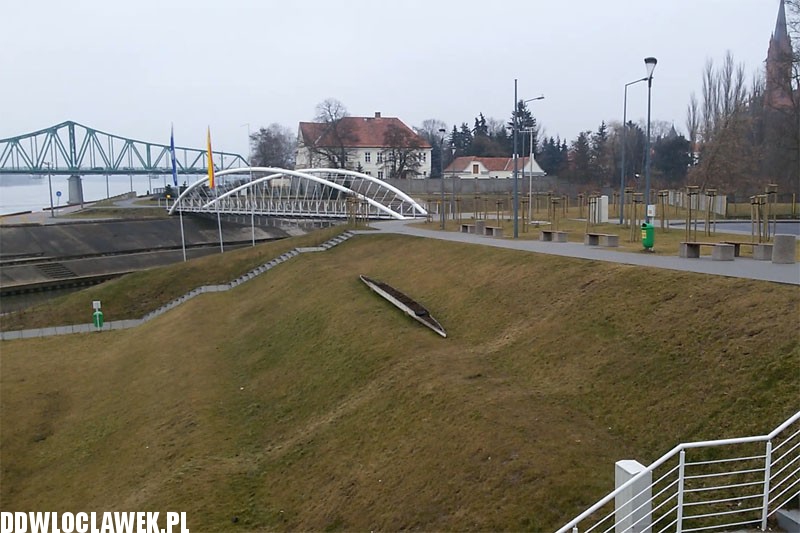 Kładka i przystań zamknięte