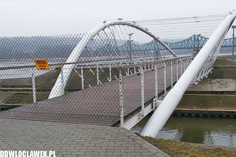 Kładka i przystań zamknięte