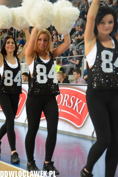 Czirliderki na meczu Anwilu z PGE Turowem