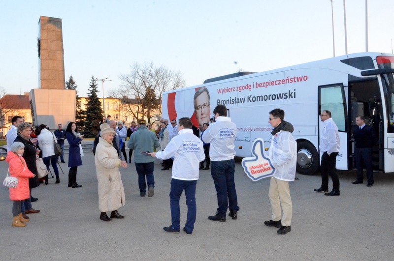 Bronkobus na placu Wolności
