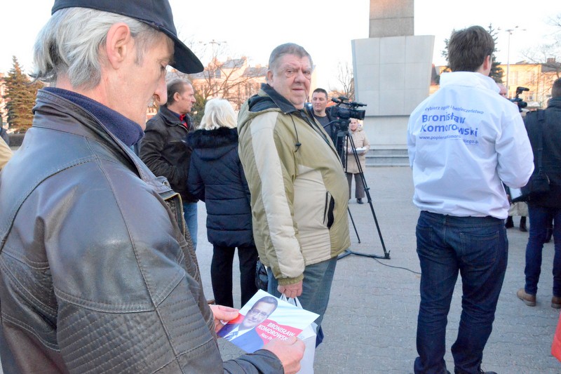 Bronkobus na placu Wolności