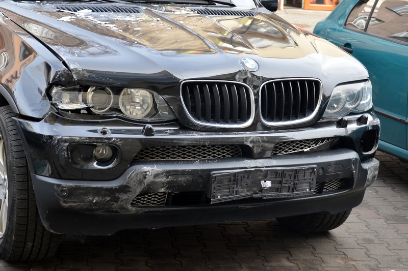BMW wjechało w kwiaciarnię przy Zduńskiej
