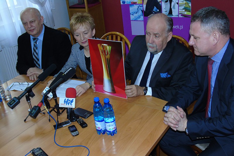 Konferencja prasowa w WSHE