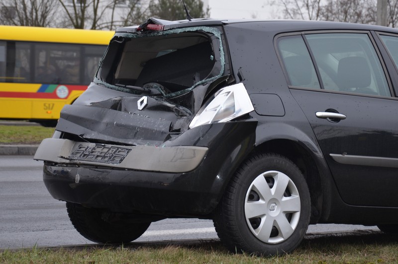 Szambiarka uderzyła w renault