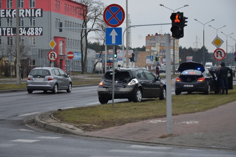 Szambiarka uderzyła w renault