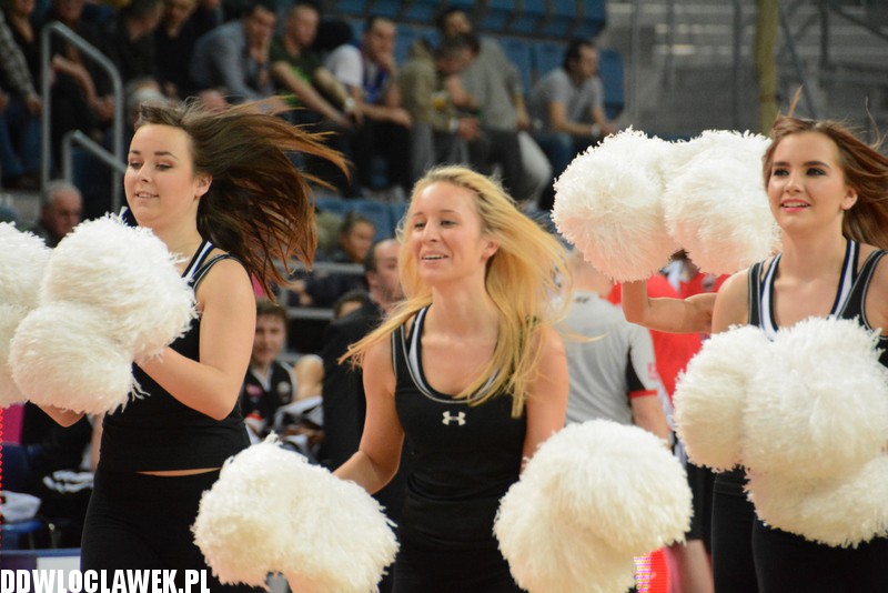 Cheerleaderki Anwilu na meczu z Wikaną