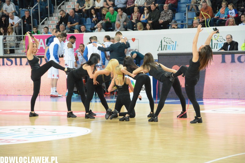 Cheerleaderki Anwilu na meczu z Wikaną