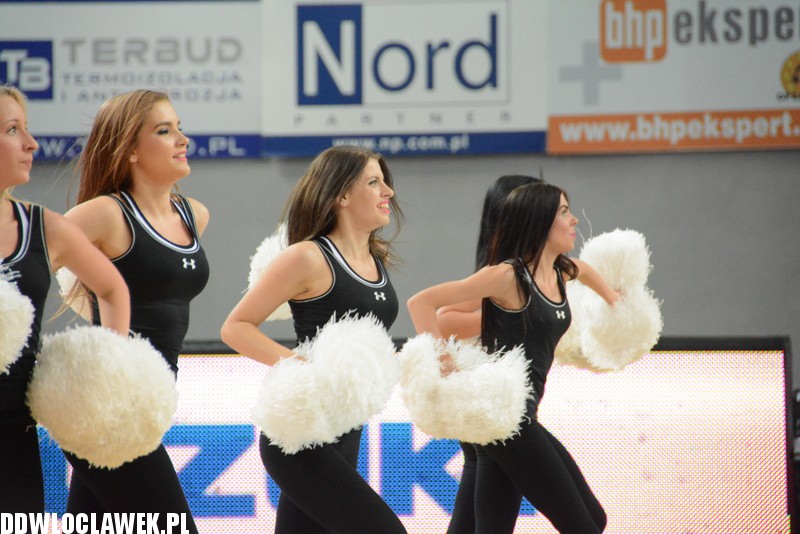 Cheerleaderki Anwilu na meczu z Wikaną