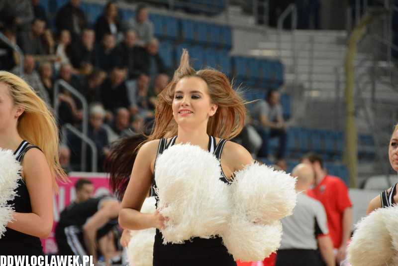 Cheerleaderki Anwilu na meczu z Wikaną