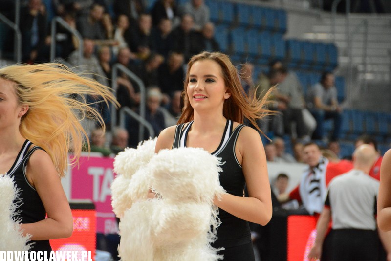Cheerleaderki Anwilu na meczu z Wikaną