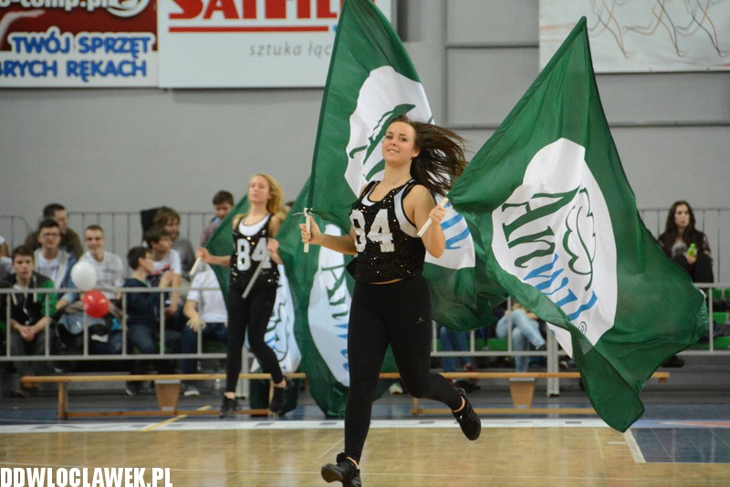 Cheerleaderki Anwilu na meczu z Wikaną