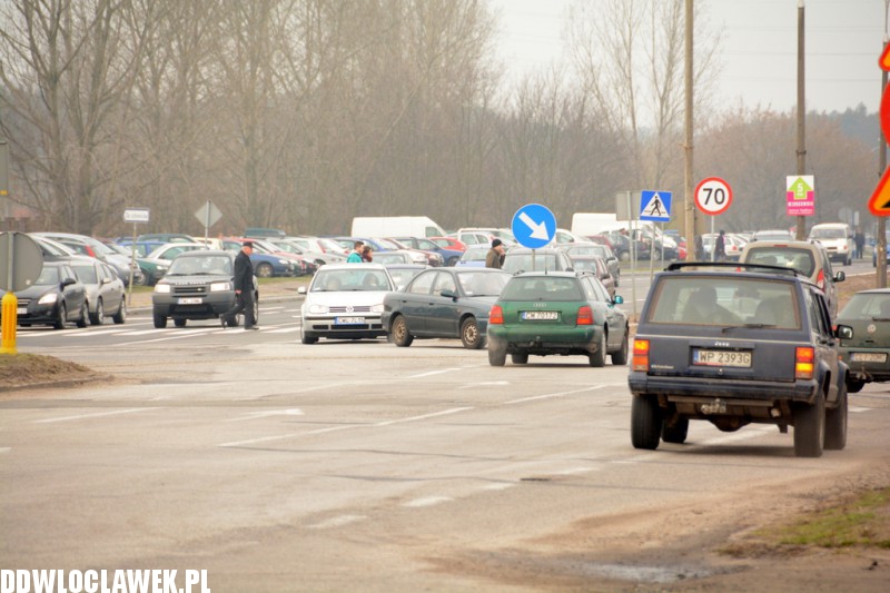 Przedświąteczne zakupy na pchlim targu