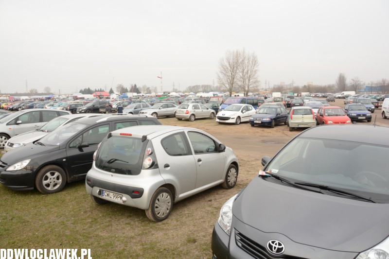 Przedświąteczne zakupy na pchlim targu