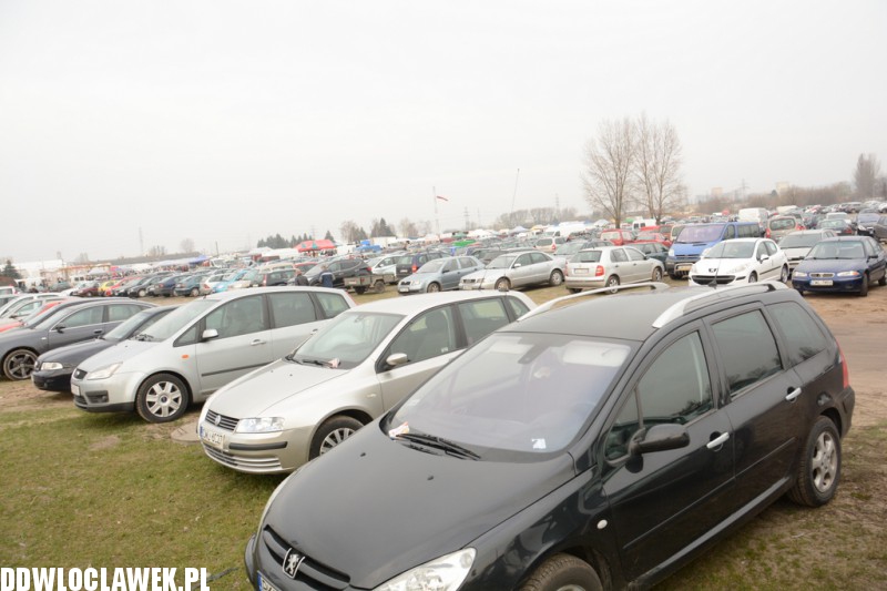 Przedświąteczne zakupy na pchlim targu
