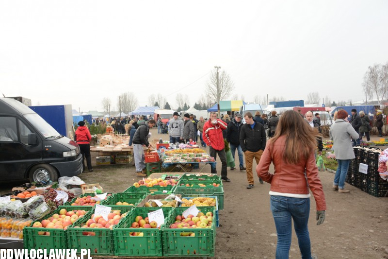 Przedświąteczne zakupy na pchlim targu