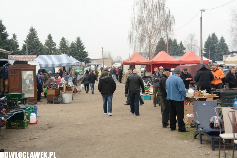 Przedświąteczne zakupy na pchlim targu