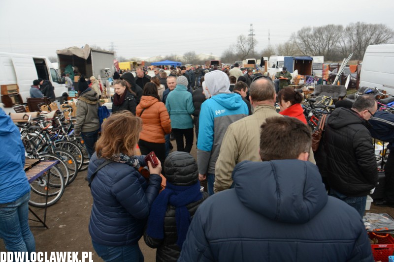 Przedświąteczne zakupy na pchlim targu