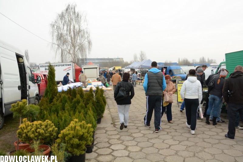 Przedświąteczne zakupy na pchlim targu