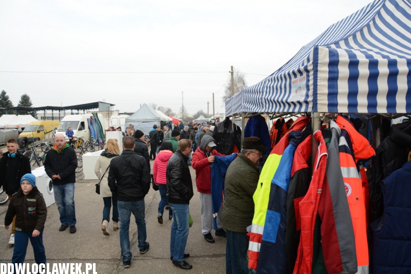 Przedświąteczne zakupy na pchlim targu
